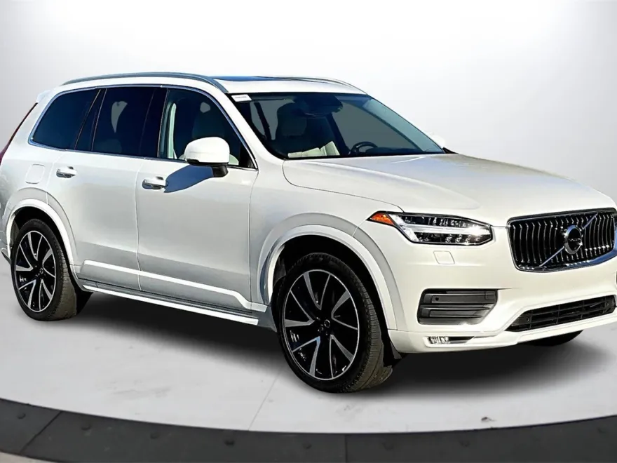 2020 Volvo XC90 T6 Momentum photo 1