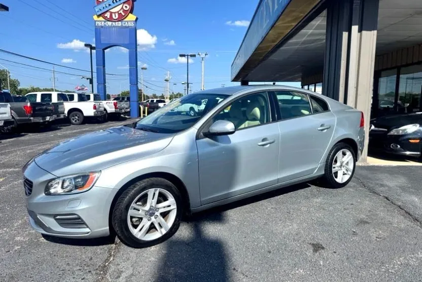 2018 Volvo S60 T5 Dynamic photo 1