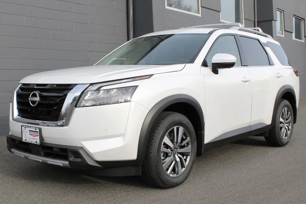 2025 Nissan Pathfinder SL photo 1