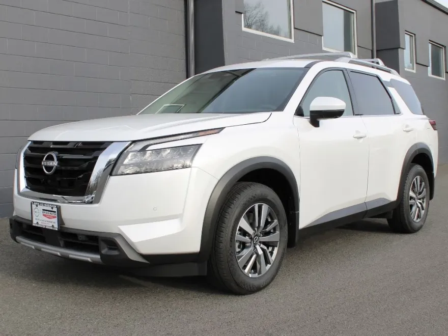 2025 Nissan Pathfinder SL photo 1
