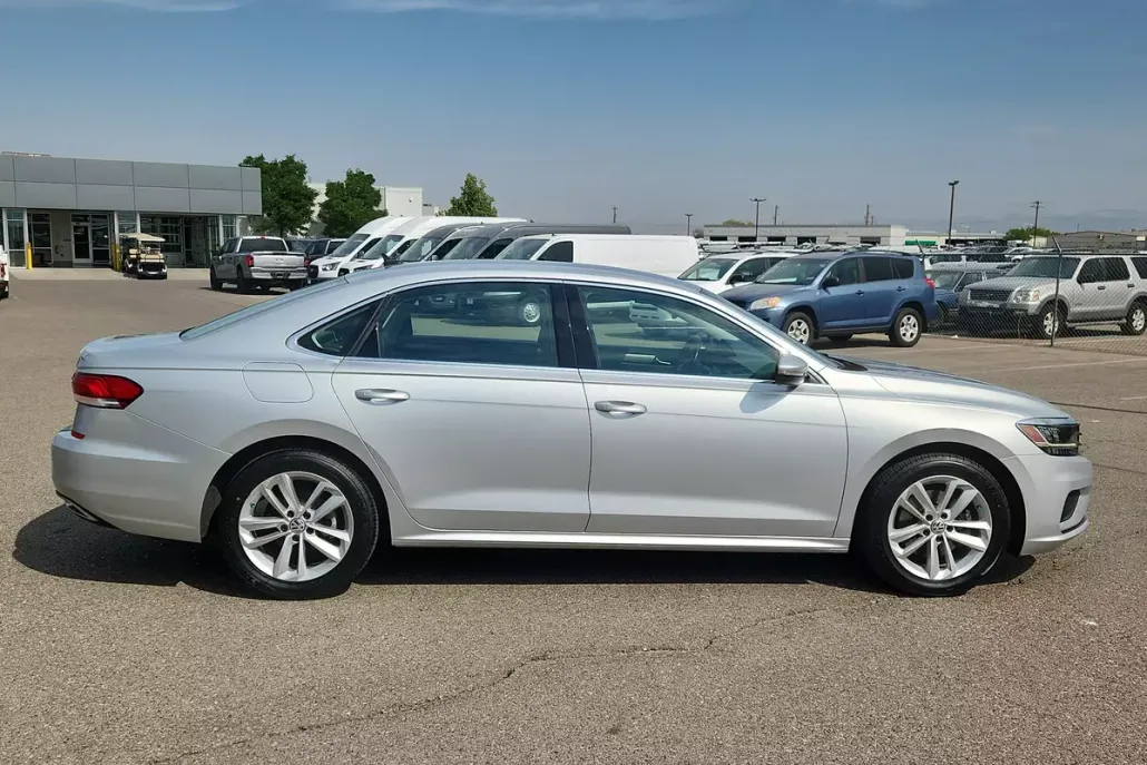 2020 Volkswagen Passat 2.0T SE photo 1