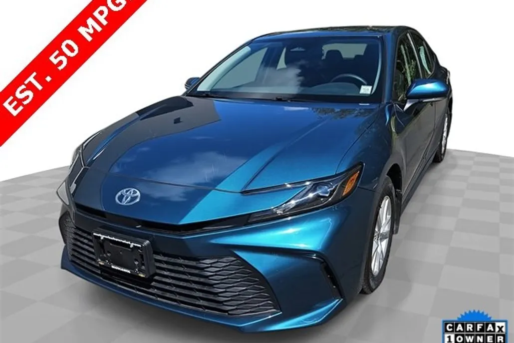 2025 Toyota Camry LE photo 1