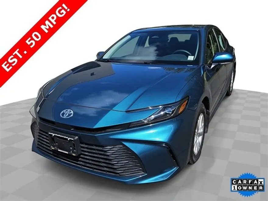 2025 Toyota Camry LE photo 1