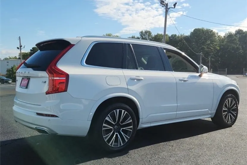 2020 Volvo XC90 T6 Momentum photo 1