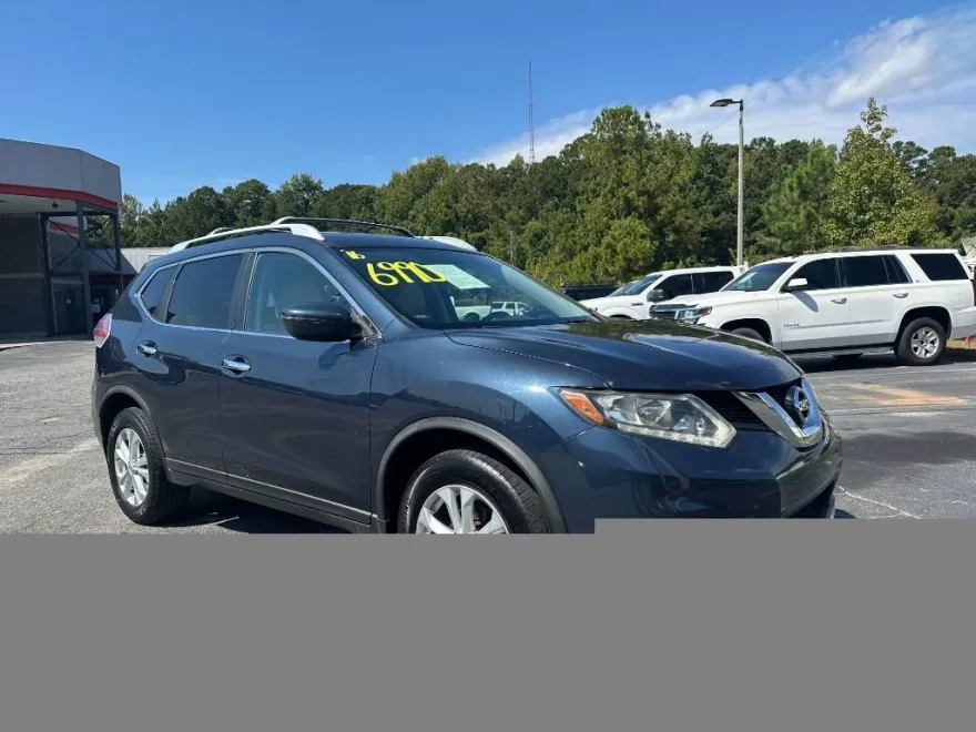 2016 Nissan Rogue SV photo 1
