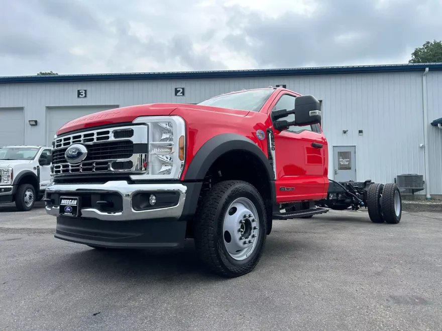 2025 Ford F-550 XL photo 1
