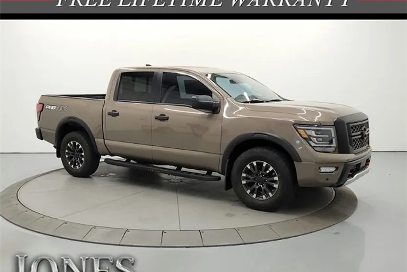 2023 Nissan Titan PRO-4X photo 1