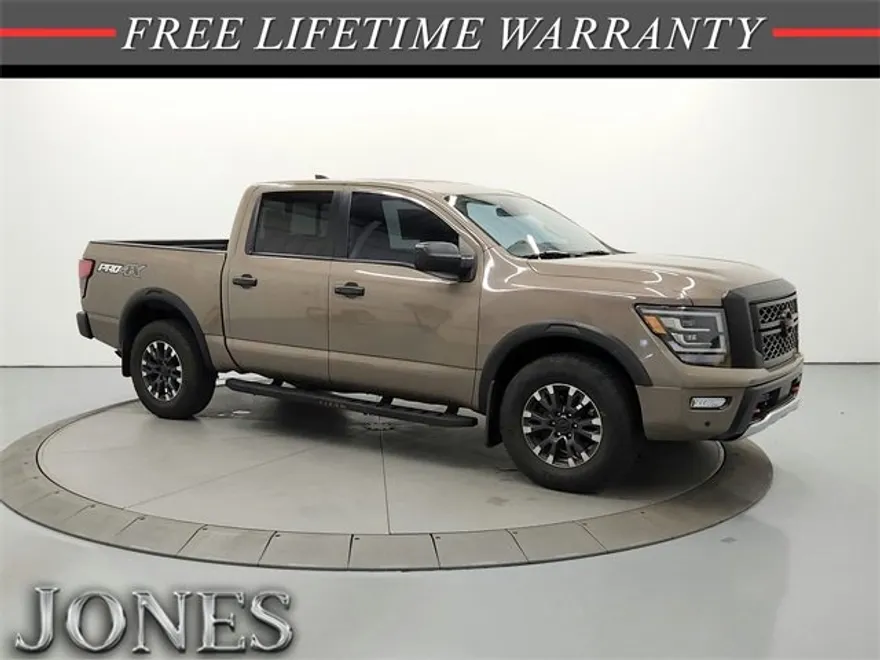 2023 Nissan Titan PRO-4X photo 1