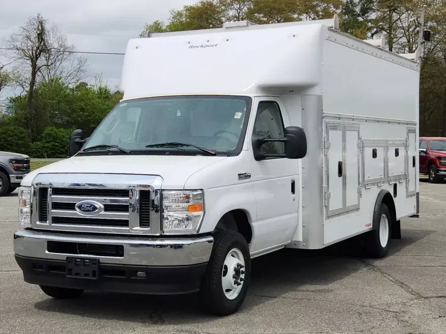 2025 Ford E-450 photo 1