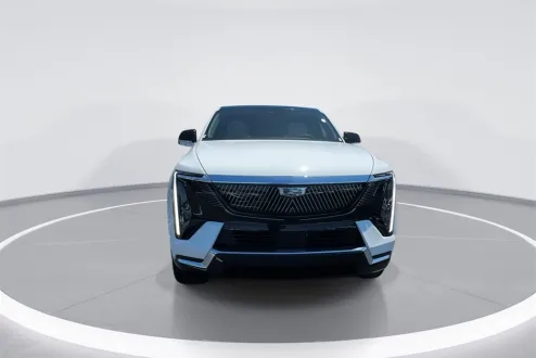 2025 Cadillac Escalade IQ Luxury photo 3