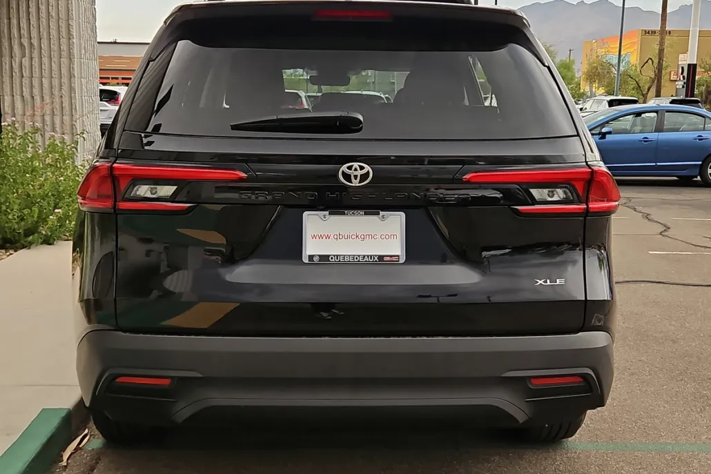 2024 Toyota Grand Highlander XLE photo 1