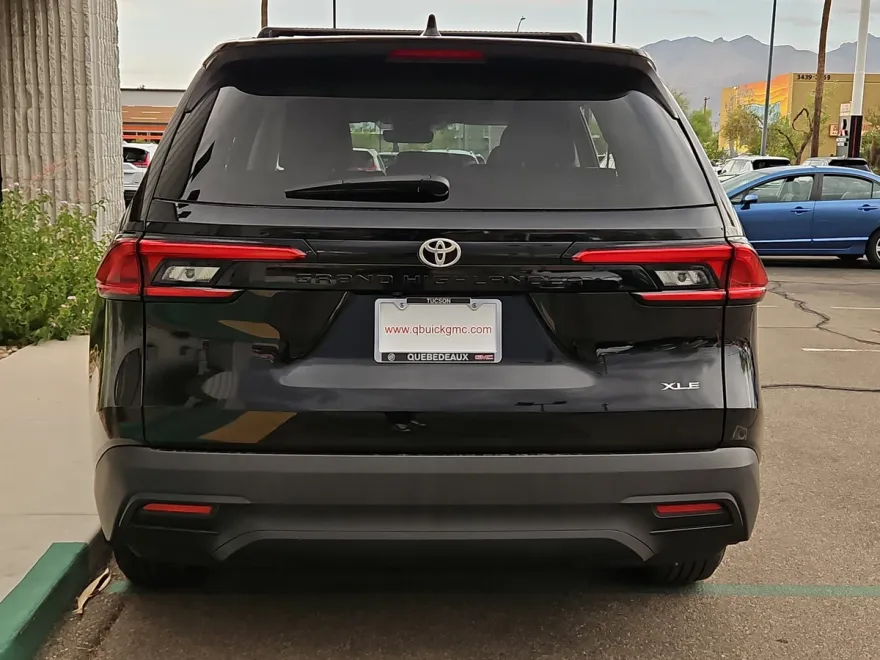 2024 Toyota Grand Highlander XLE photo 1