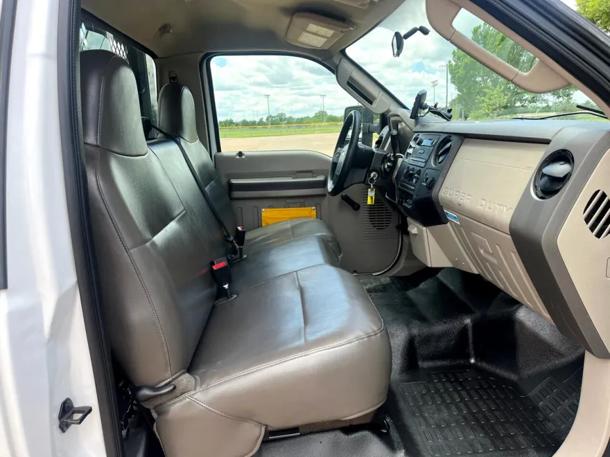 2009 Ford F-550 XLT photo 7