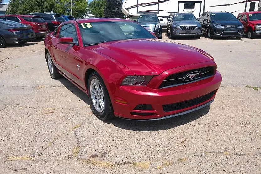 2013 Ford Mustang Premium photo 1