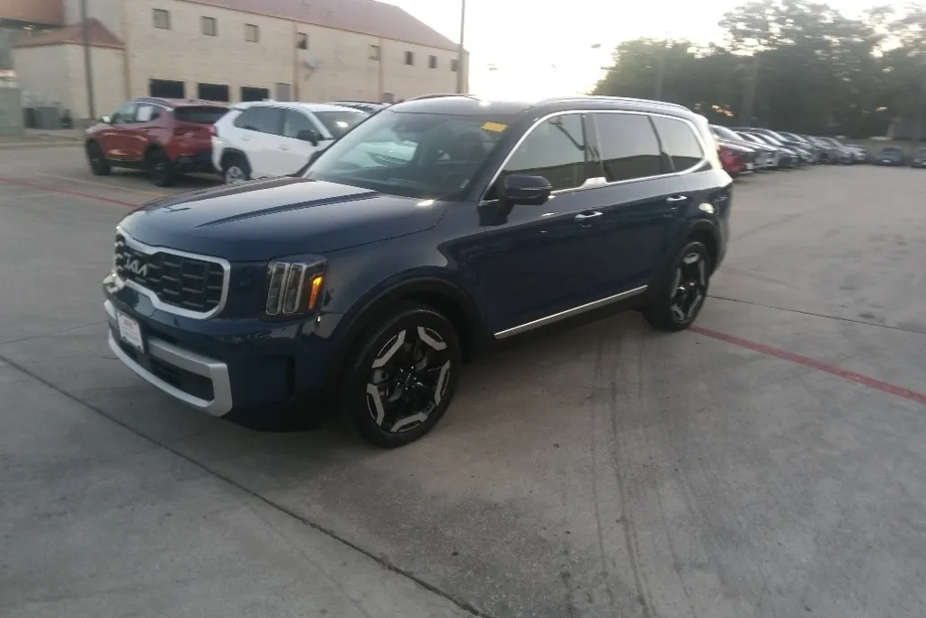 2025 Kia Telluride S photo 1