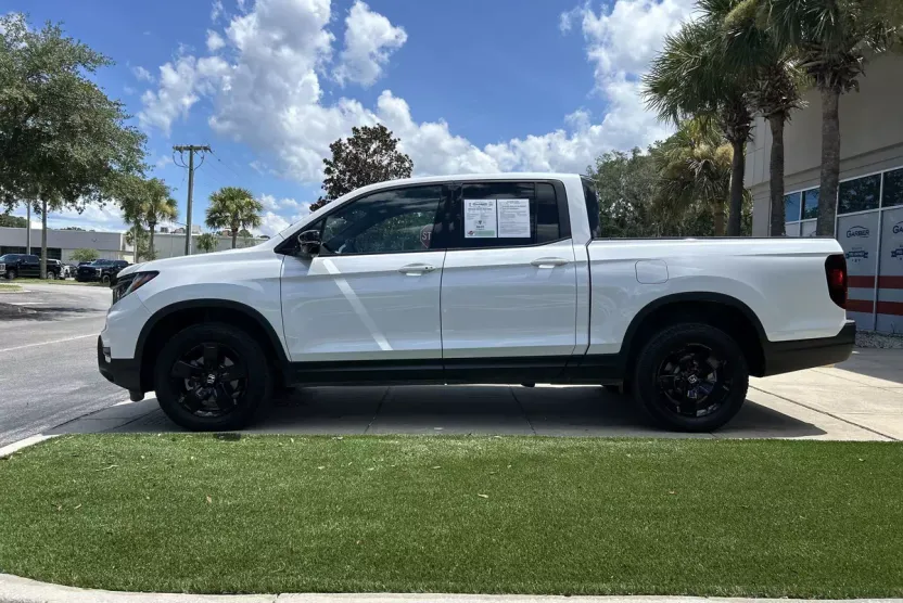2025 Honda Ridgeline Black Edition photo 1