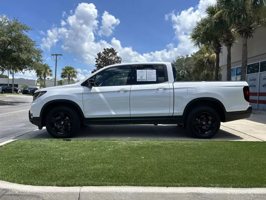 2025 Honda Ridgeline Black Edition photo 1