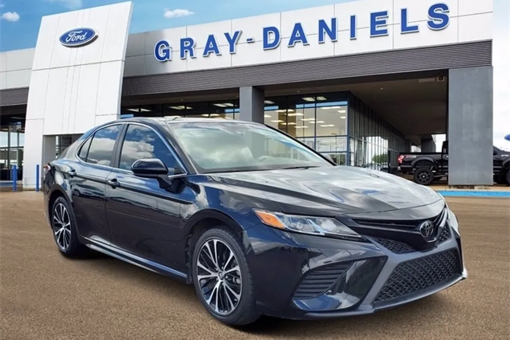 2018 Toyota Camry L photo 1