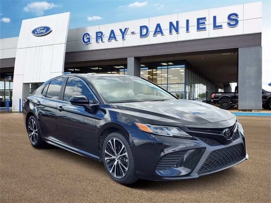 2018 Toyota Camry L photo 1