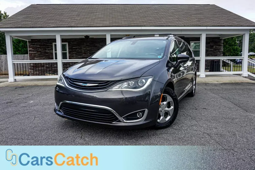 2018 Chrysler Pacifica Hybrid Touring L photo 1