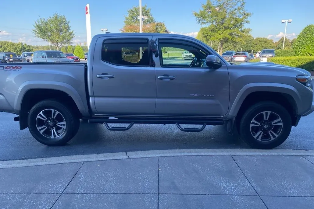 2019 Toyota Tacoma TRD Sport V6 photo 1