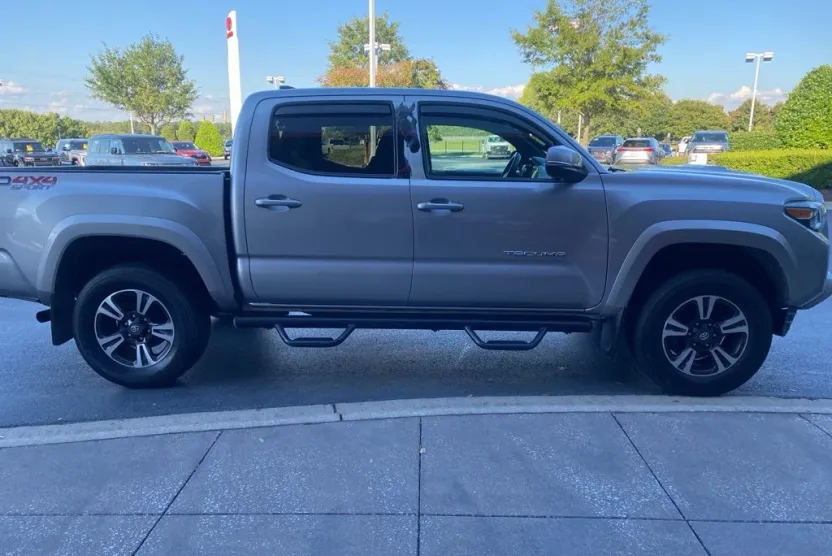 2019 Toyota Tacoma TRD Sport V6 photo 1