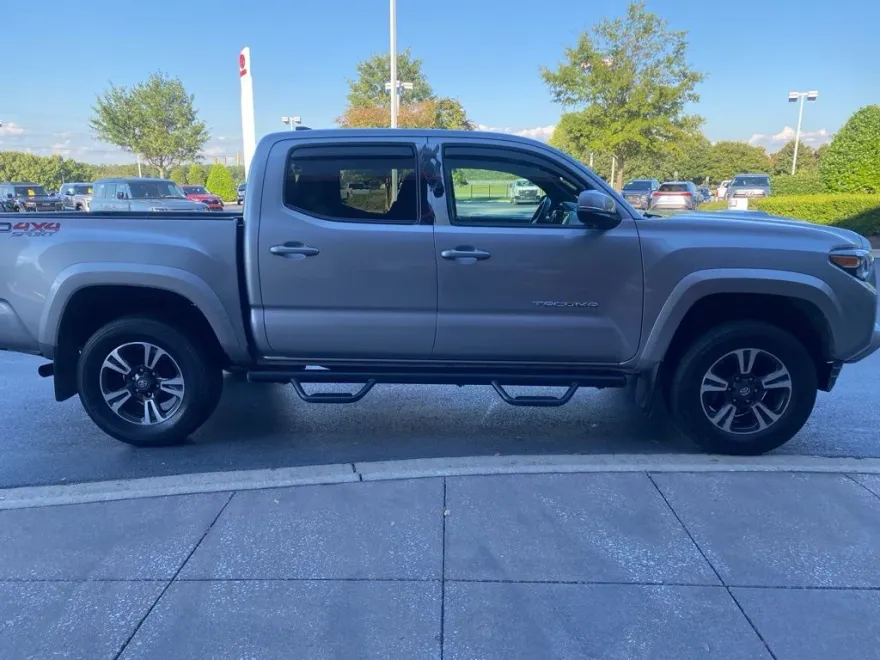 2019 Toyota Tacoma TRD Sport V6 photo 1