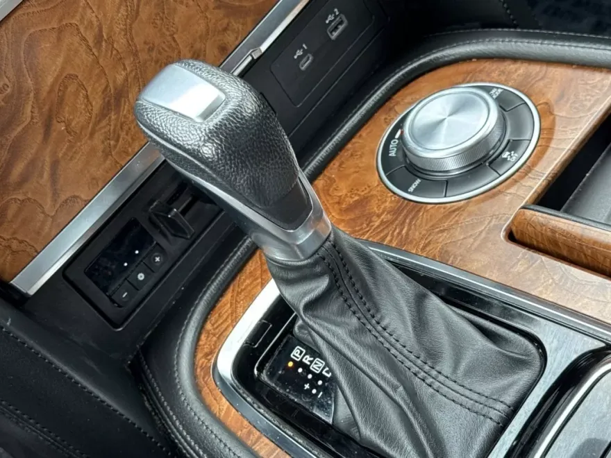 2023 Nissan Armada SL photo 34
