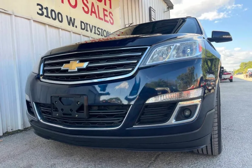 2016 Chevrolet Traverse 1LT photo 1