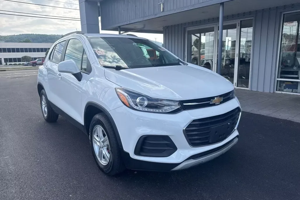 2022 Chevrolet Trax LT photo 1