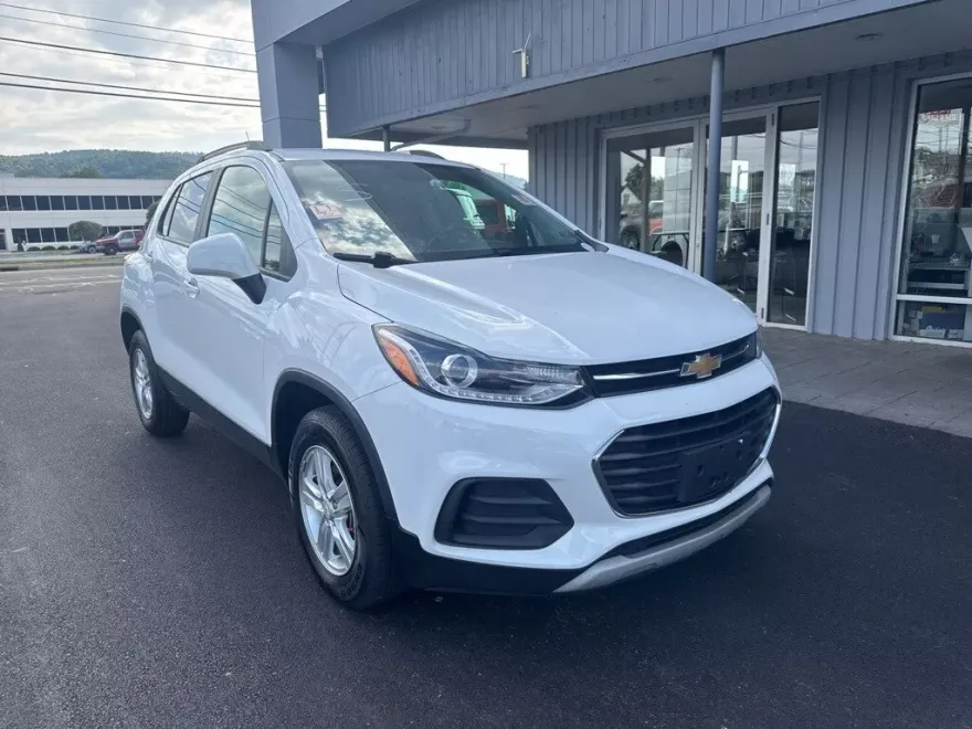 2022 Chevrolet Trax LT photo 1