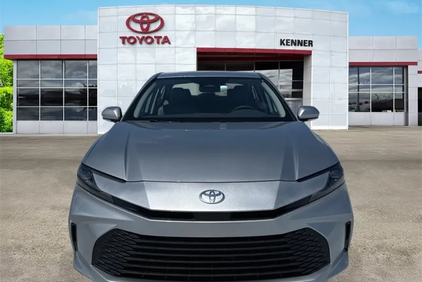 2025 Toyota Camry LE photo 1