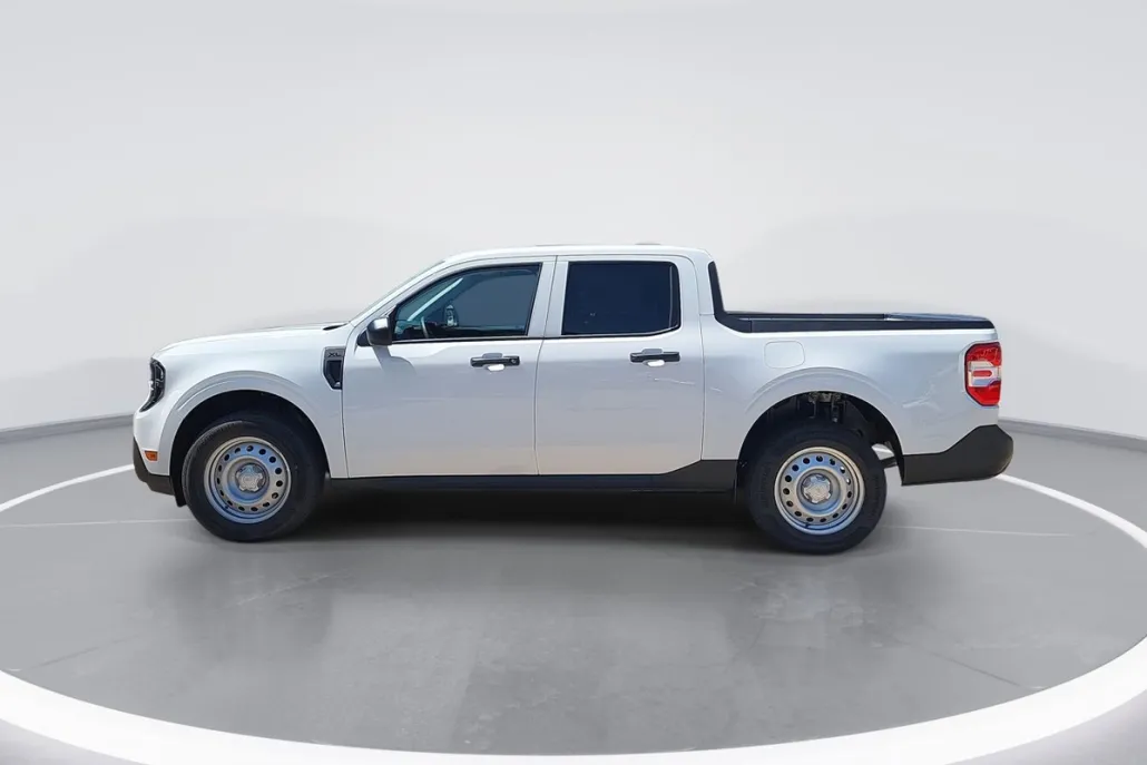 2025 Ford Maverick XL photo 1