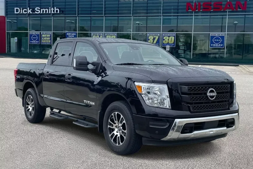 2024 Nissan Titan SV photo 1