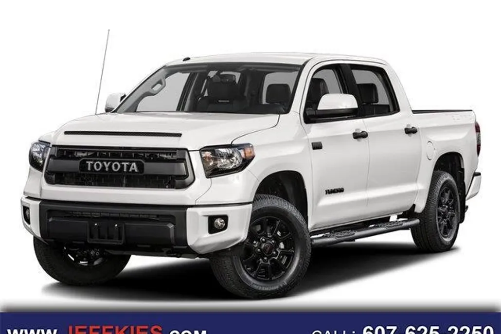 2017 Toyota Tundra SR5 CrewMax photo 1