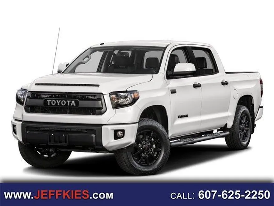 2017 Toyota Tundra SR5 CrewMax photo 1