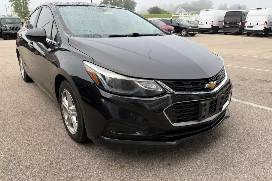 2016 Chevrolet Cruze LT photo 1