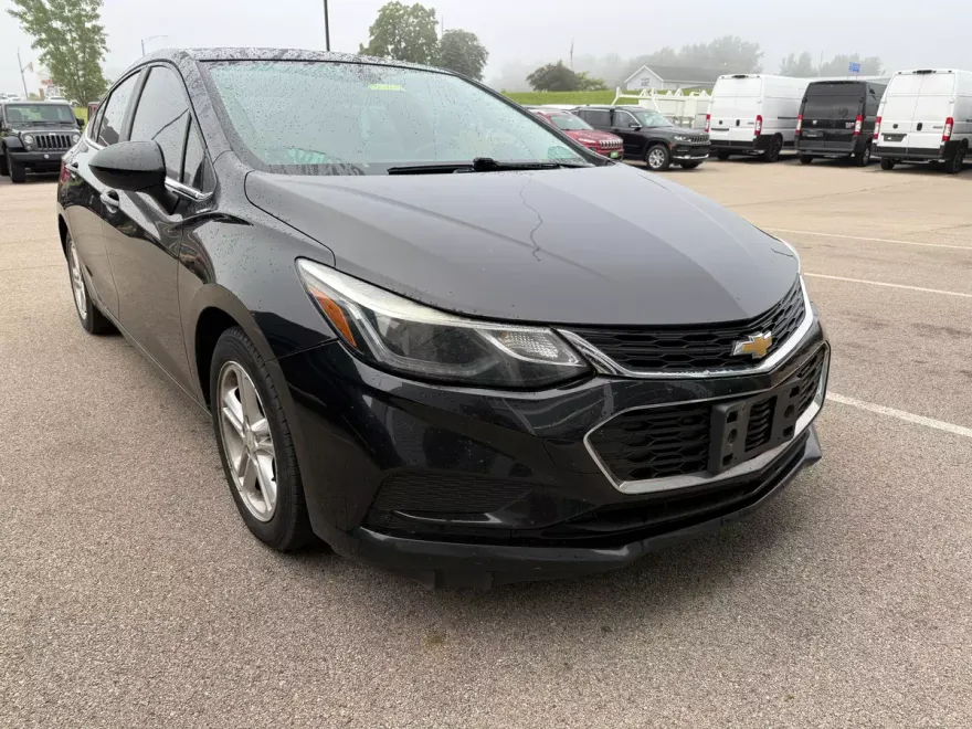 2016 Chevrolet Cruze LT photo 1