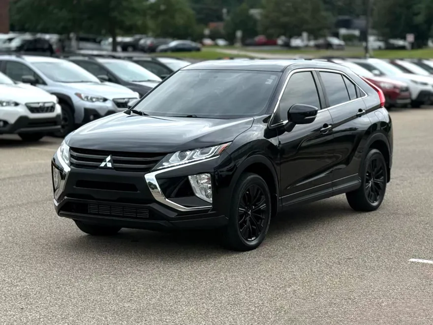2019 Mitsubishi Eclipse Cross LE photo 1