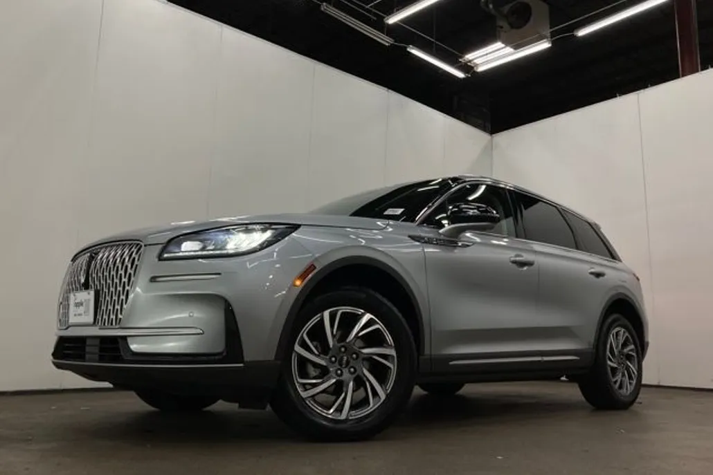 2023 Lincoln Corsair Standard photo 1