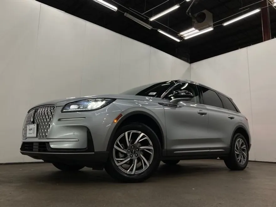 2023 Lincoln Corsair Standard photo 1
