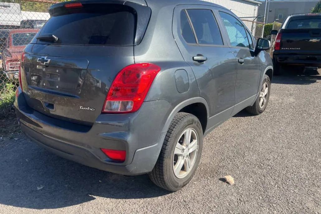 2020 Chevrolet Trax LS photo 1