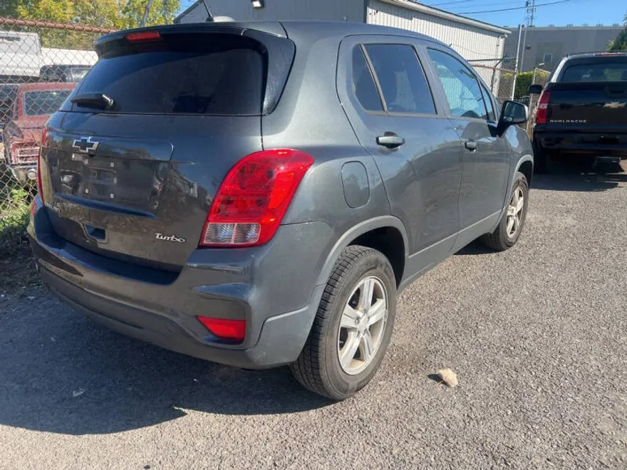 2020 Chevrolet Trax LS photo 1