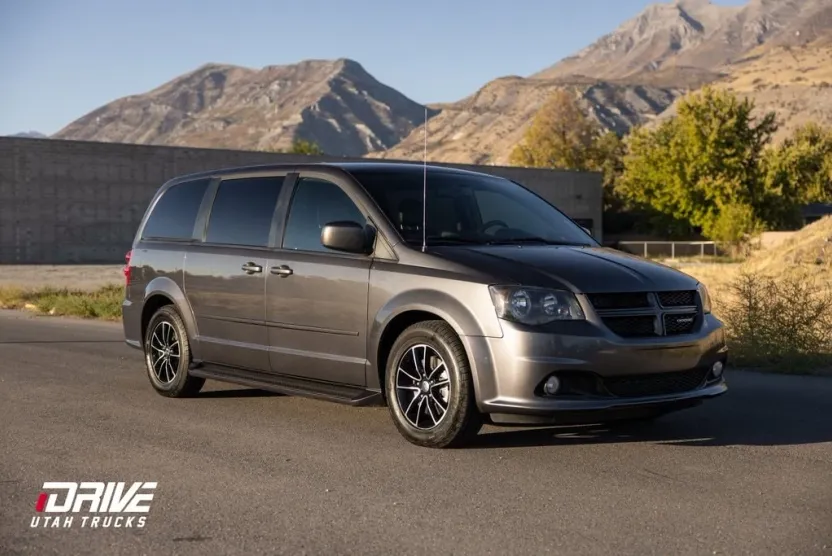 2016 Dodge Grand Caravan R/T photo 1