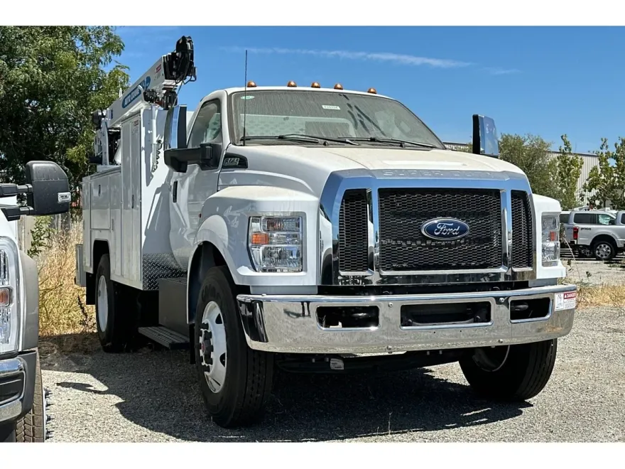 2024 Ford F-750 photo 1