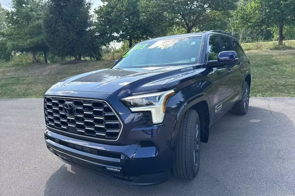 2025 Toyota Sequoia Platinum photo 1
