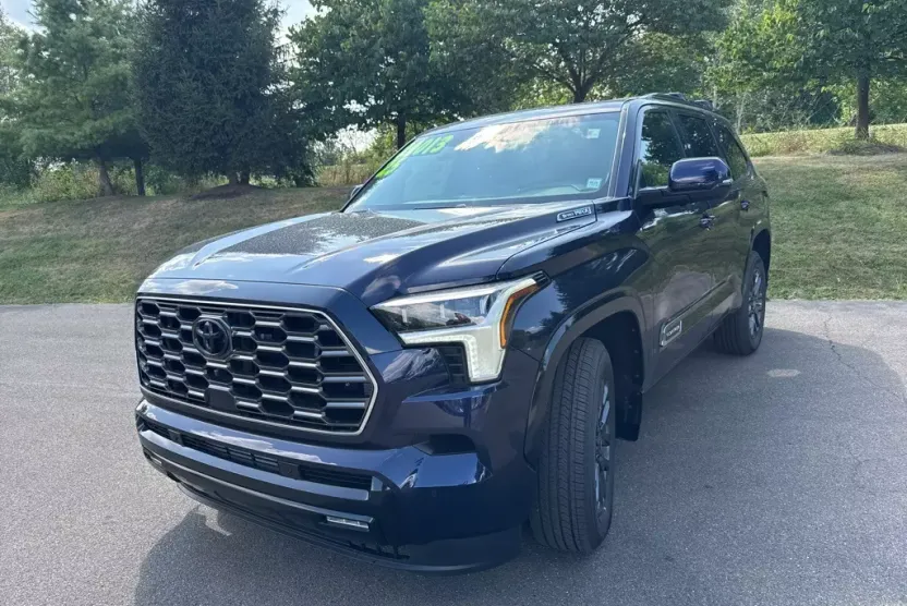 2025 Toyota Sequoia Platinum photo 1