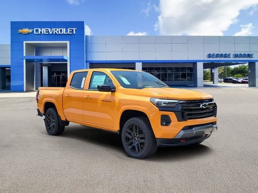 2025 Chevrolet Colorado Z71 photo 1