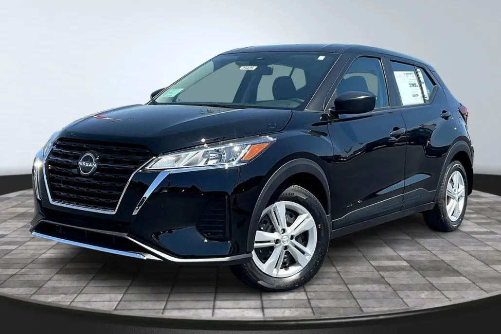 2025 Nissan Kicks Play S photo 1