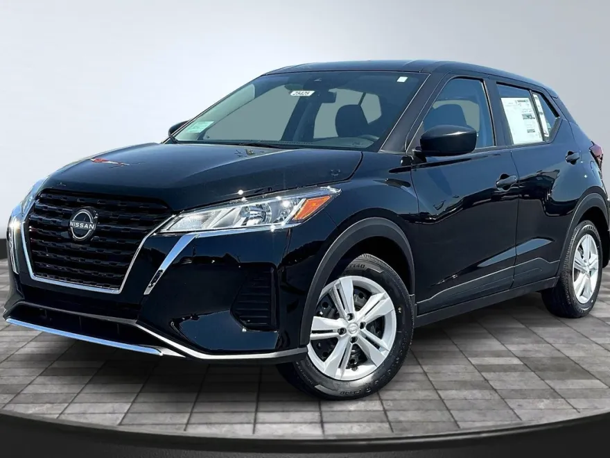 2025 Nissan Kicks Play S photo 1